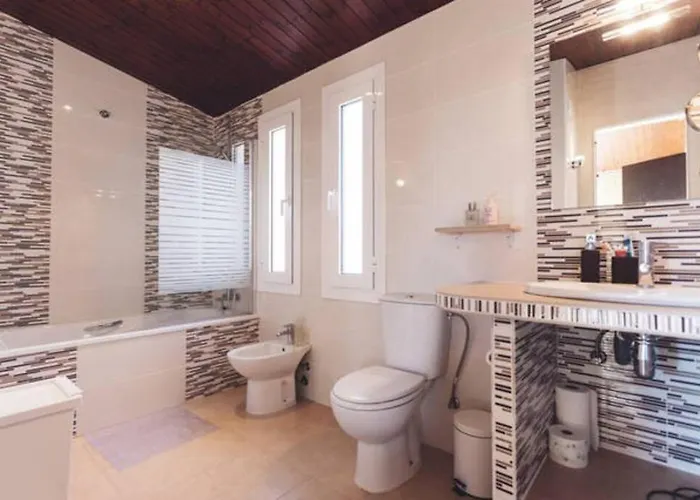 Semesterbostad Tranquil House Perfect For Vacations *